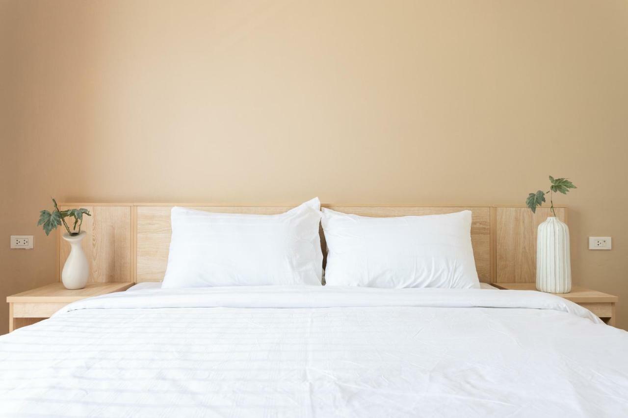 O2 Hotel Lopburi Bagian luar foto