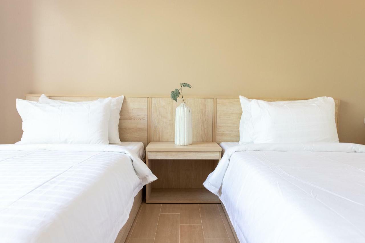 O2 Hotel Lopburi Bagian luar foto