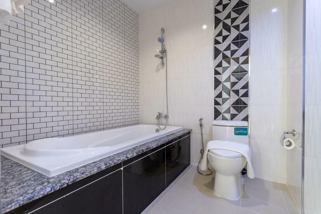 O2 Hotel Lopburi Bagian luar foto