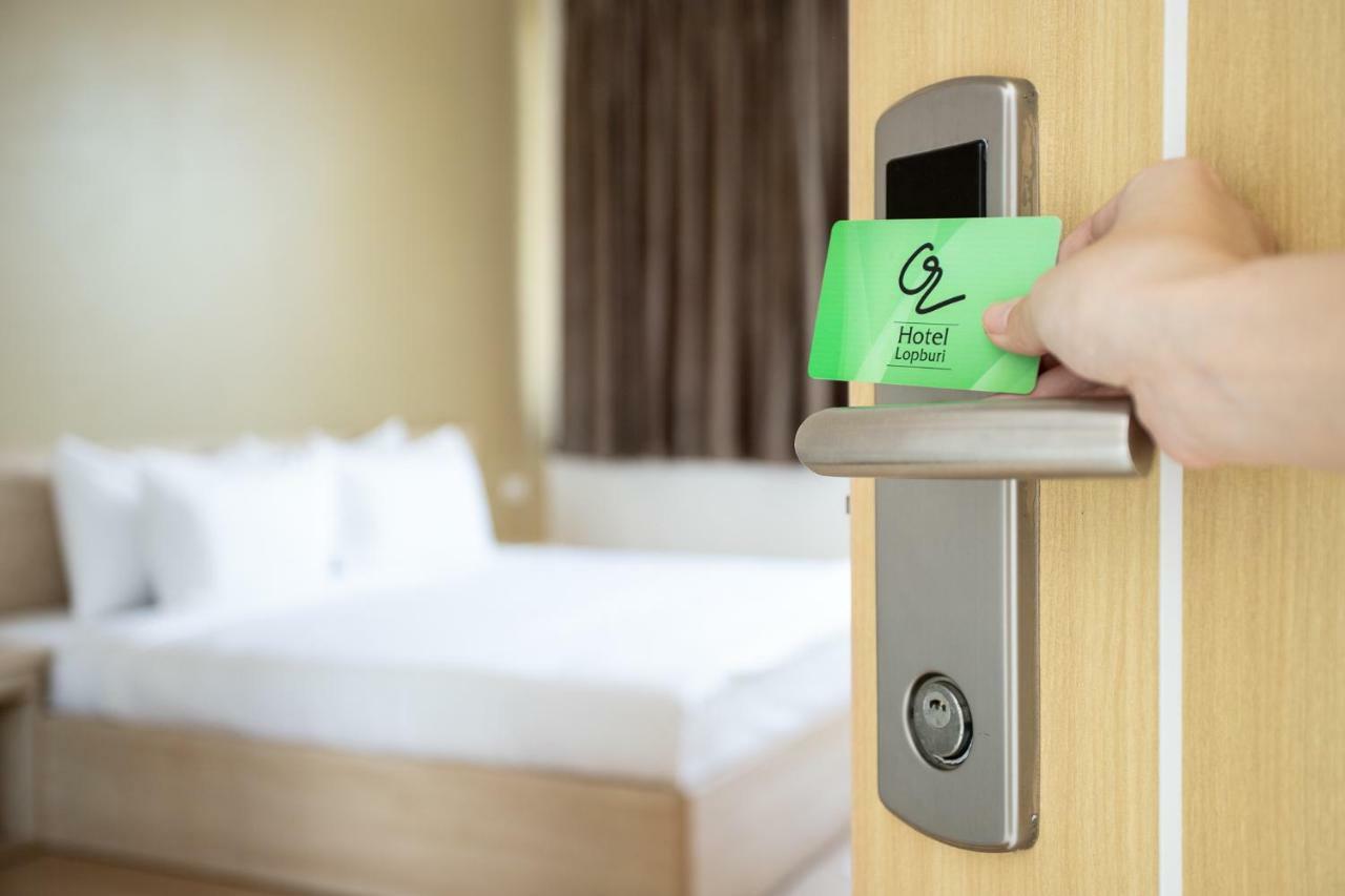 O2 Hotel Lopburi Bagian luar foto